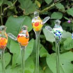 Vogel auf Glasstab Gartenflair 35 cm blau