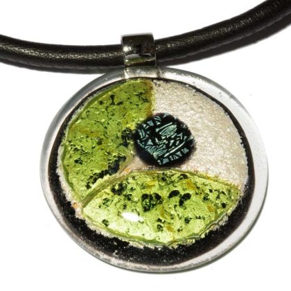 Halskette rund mit Glasanhänger Green Dot Fusing (Lederband)