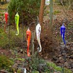 Gartenzapfen hängend groß Gartenflair 43 cm mit Stab Grün