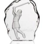 Glaspokal Golfspielering Frau Bleikristall teilmattiert 12 cm
